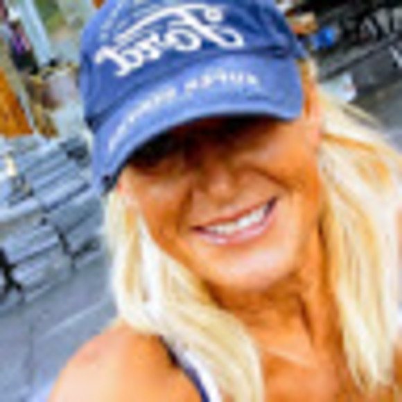 Meet your Posher, Ronda - Picture 1 of 1